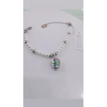 Bracciale in Metallo con perle e campanella portafortuna con fiori smaltati bianco c